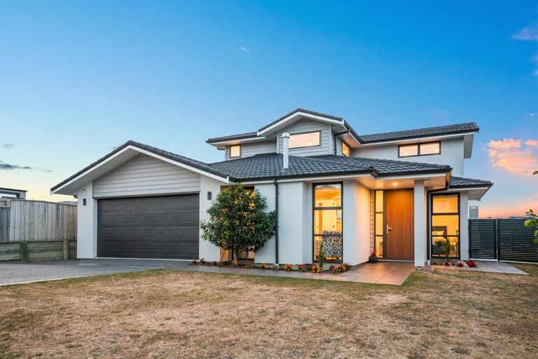 Photo of property in 34 Waitaria Terrace, Aotea, Porirua, 5024