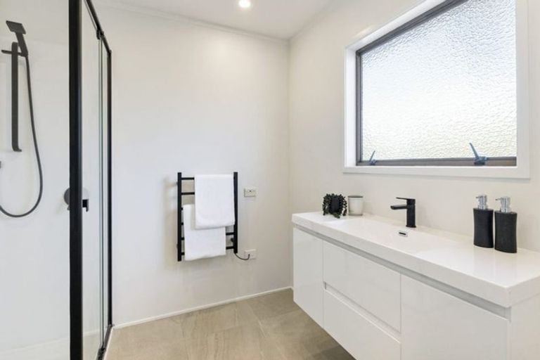 Photo of property in 27 Ferry Parade, Herald Island, Auckland, 0618