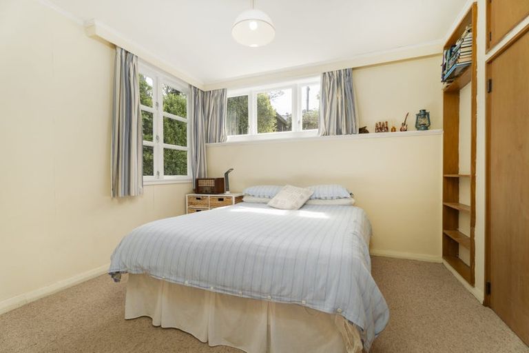 Photo of property in 18 Omar Street, Khandallah, Wellington, 6035