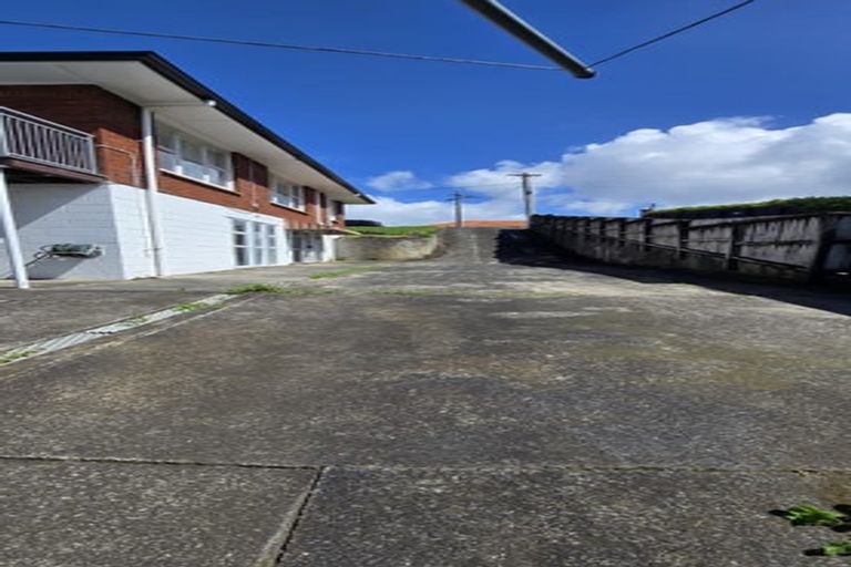 Photo of property in 12 Ruawai Road, Mount Wellington, Auckland, 1060
