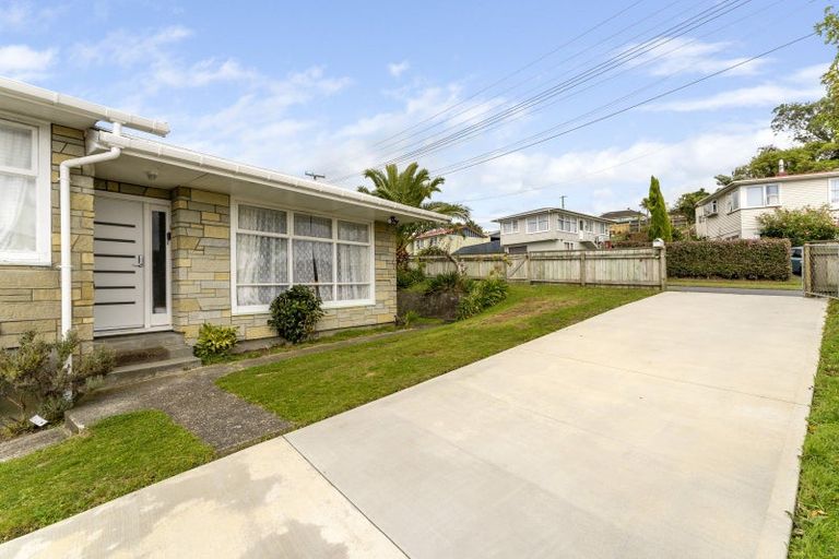 Photo of property in 134 Driver Crescent, Cannons Creek, Porirua, 5024