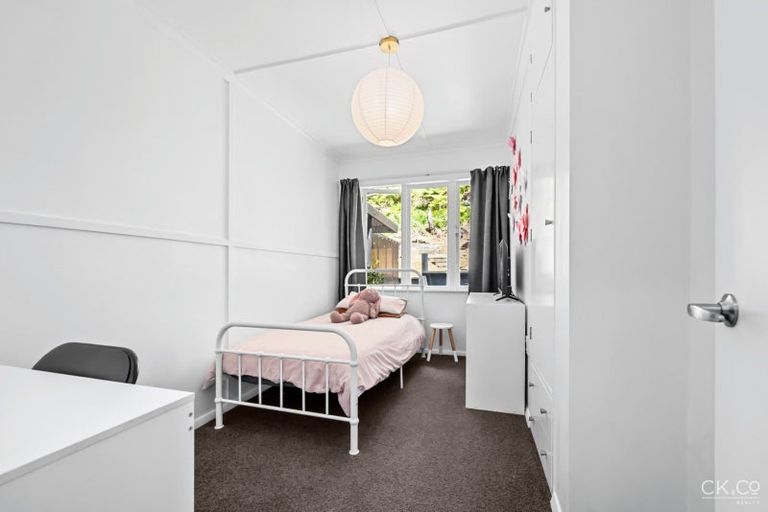 Photo of property in 74 Elmslie Road, Pinehaven, Upper Hutt, 5019