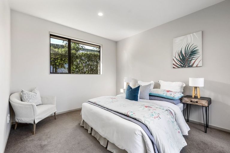 Photo of property in 33 Kilkelly Avenue, Pinehill, Auckland, 0632