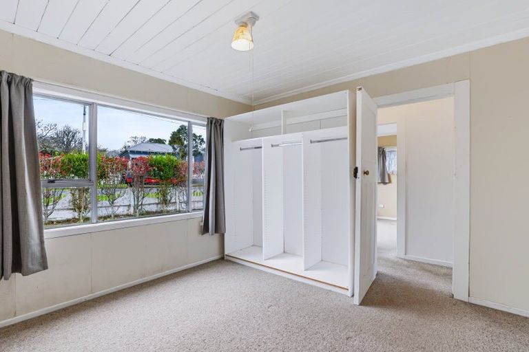 Photo of property in 12 Mills Street, Eltham, 4322