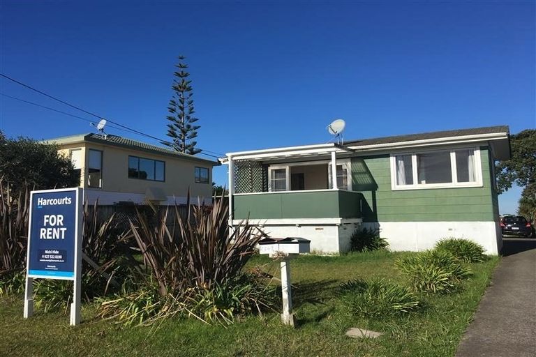 Photo of property in 2/1341 Whangaparaoa Road, Army Bay, Whangaparaoa, 0930