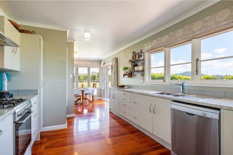 Photo of property in 31 Ranganui Road, Kaiwaka, 0573