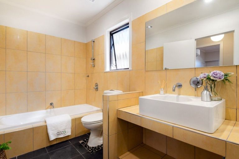 Photo of property in 43 Forrest Hill Road, Milford, Auckland, 0620