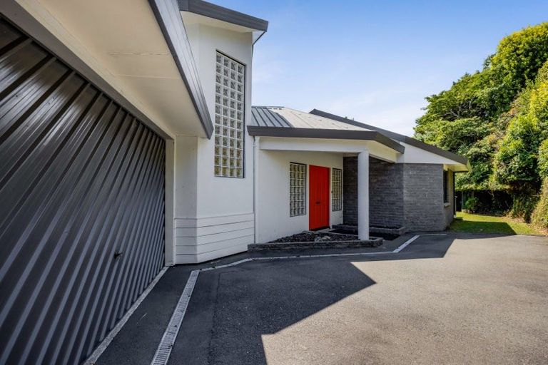 Photo of property in 6 Bushview Place, Upper Vogeltown, New Plymouth, 4310