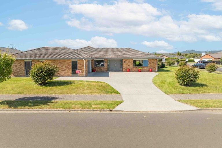 Photo of property in 21 Madison Street, Cambridge, 3434