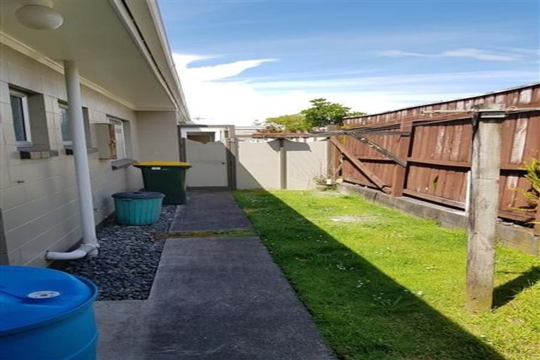 Photo of property in 2/20 Paritutu Road, Spotswood, New Plymouth, 4310