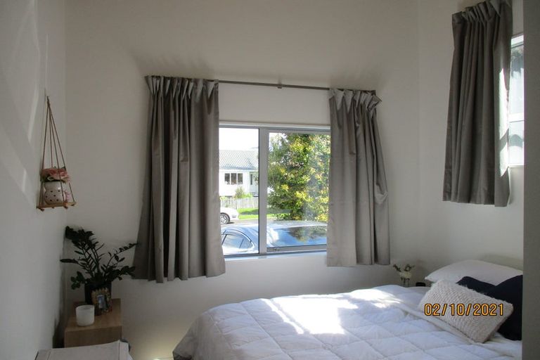 Photo of property in 2a Gosford Drive, Botany Downs, Auckland, 2010