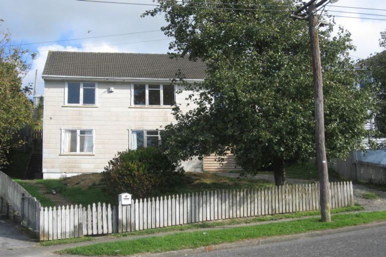 Photo of property in 42 Gloucester Street, Cannons Creek, Porirua, 5024