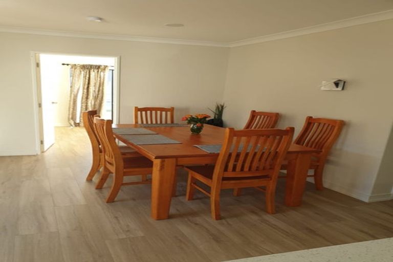 Photo of property in 32 Koroheke Road, Takanini, 2110