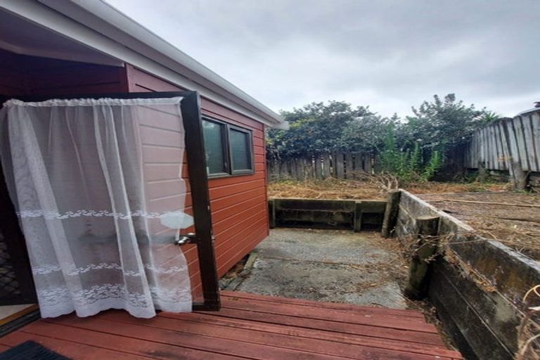 Photo of property in 4/68 West Coast Road, Glen Eden, Auckland, 0602