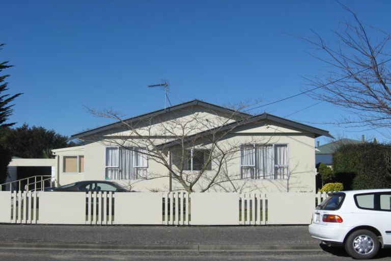 Photo of property in 2 Faraday Street, Carterton, 5713