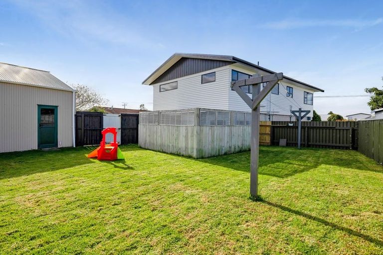 Photo of property in 35 Collins Street, Hawera, 4610