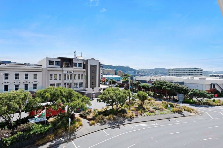 Photo of property in 4c/5 Kent Terrace, Mount Victoria, Wellington, 6011