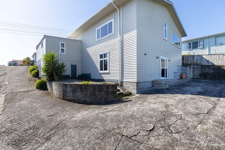 Photo of property in 25 Birdwood Avenue, Moturoa, New Plymouth, 4310