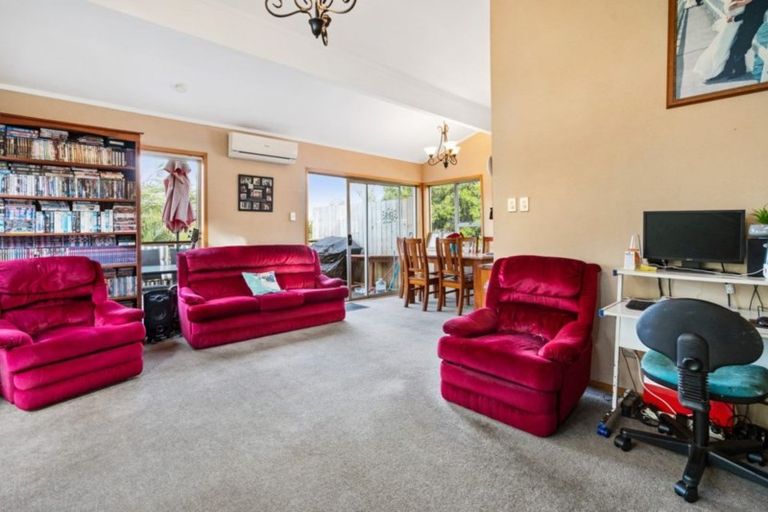 Photo of property in 12 Dunraven Place, Torbay, Auckland, 0630