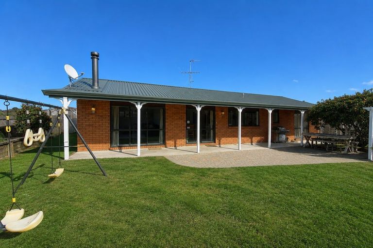 Photo of property in 39a Edgewater Parade, Waiuku, 2123