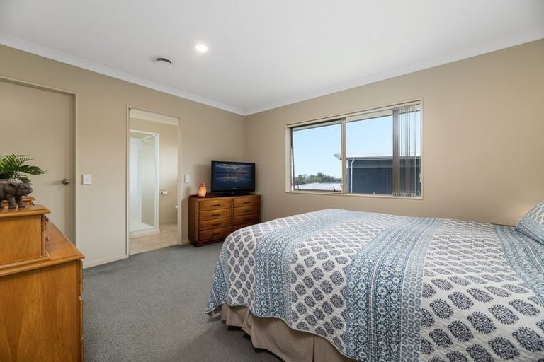 Photo of property in 61 Oteki Park Drive, Welcome Bay, Tauranga, 3112