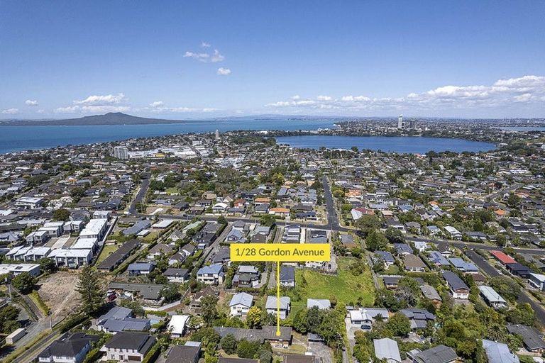 Photo of property in 1/28 Gordon Avenue, Milford, Auckland, 0620
