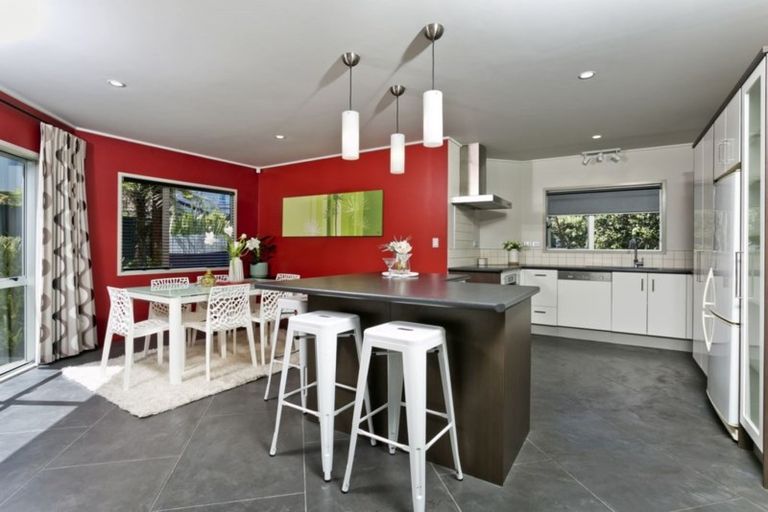 Photo of property in 27 Lyford Crescent, Sunnynook, Auckland, 0620