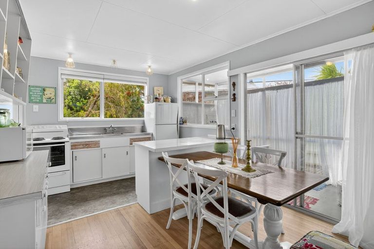 Photo of property in 11 Kendale Drive, Leigh, 0985