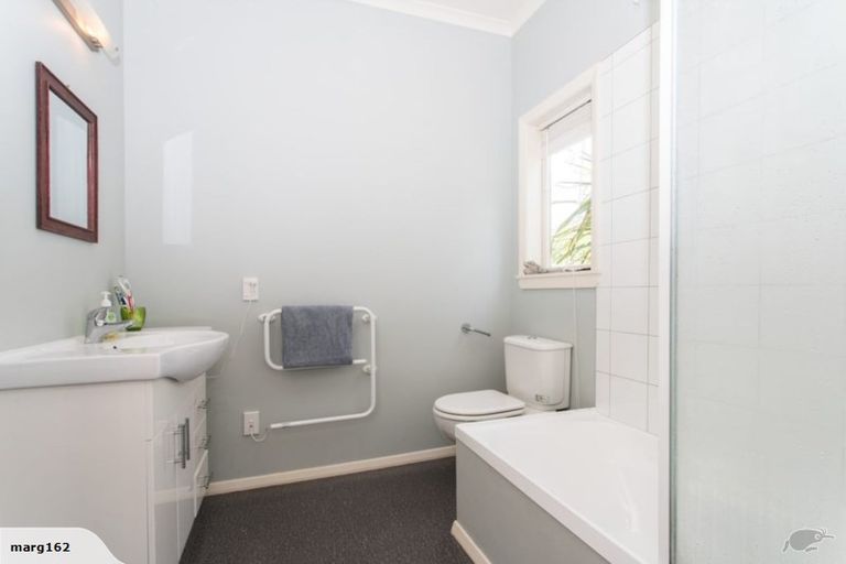 Photo of property in 25 Omar Street, Khandallah, Wellington, 6035