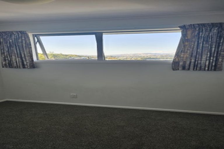 Photo of property in 3 Saint Aidans Way, Tawa, Wellington, 5028