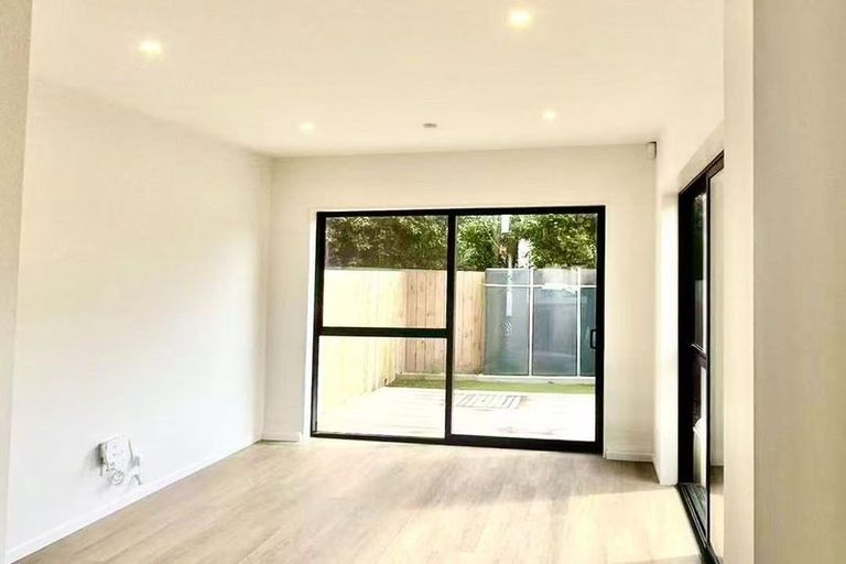 Photo of property in 8/1 Kahikatea Place, Ranui, Auckland, 0612