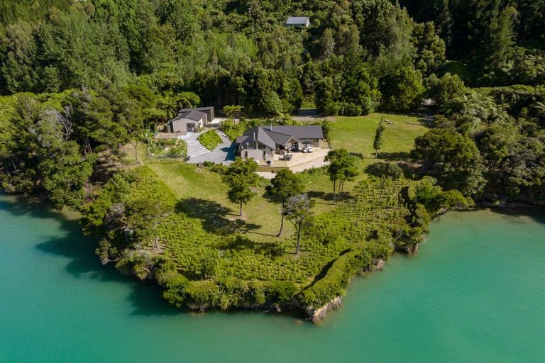 Photo of property in 4941 Kenepuru Road, Ohauparuparu Bay, Picton, 7282