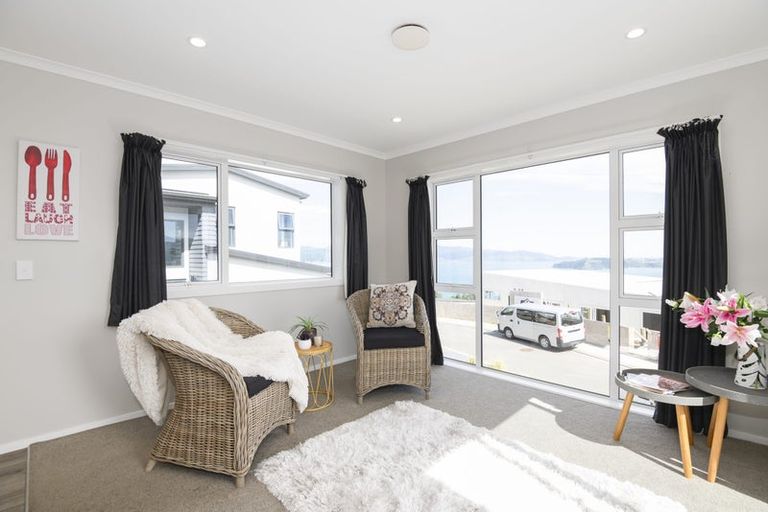 Photo of property in 3 Cessna Way, Newlands, Wellington, 6037