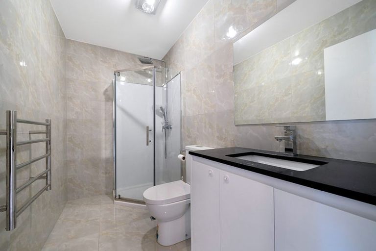 Photo of property in 4035c Great North Road, Glen Eden, Auckland, 0602