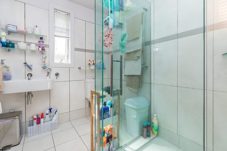 Photo of property in 36 Lavery Place, Sunnynook, Auckland, 0632