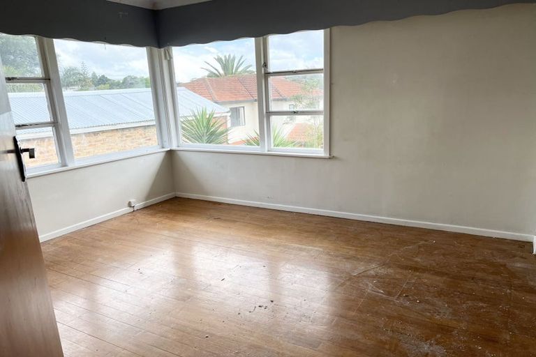 Photo of property in 3179 Great North Road, New Lynn, Auckland, 0600