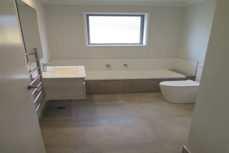 Photo of property in 16 Kahawai Place, Omokoroa, 3114