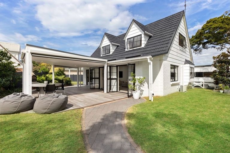 Photo of property in 14a Motuora Road, Manly, Whangaparaoa, 0930