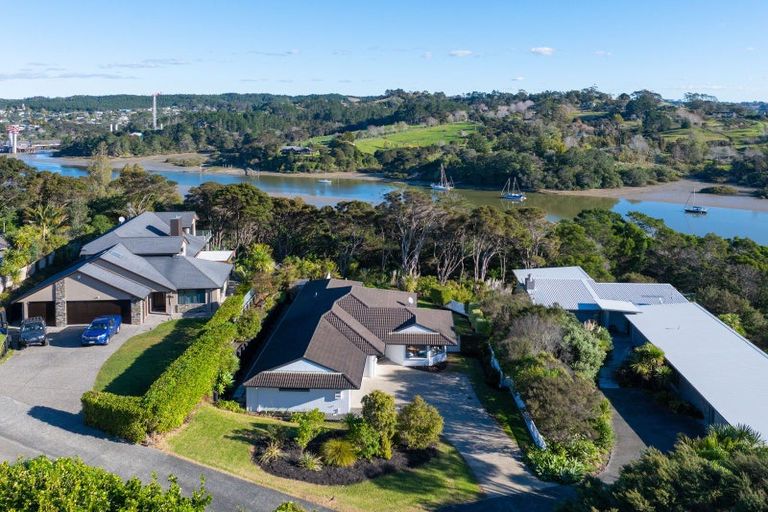 Photo of property in 72 Blue Heron Rise, Stanmore Bay, Whangaparaoa, 0932