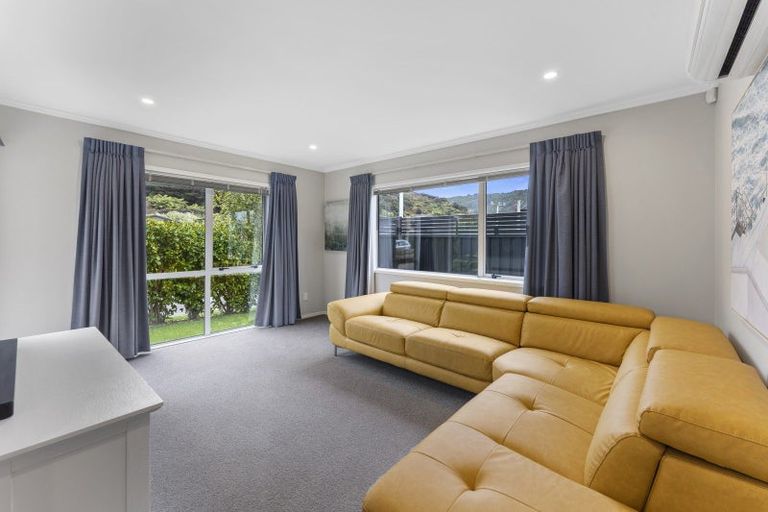 Photo of property in 37 Somerby Mews, Silverstream, Upper Hutt, 5019