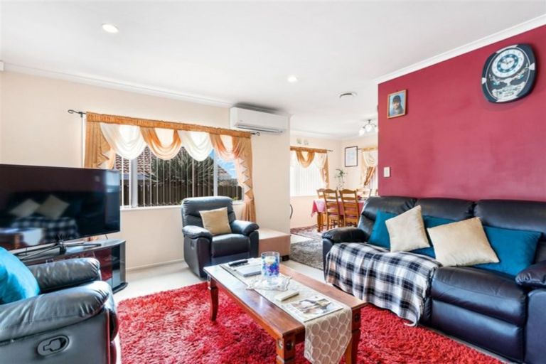 Photo of property in 18 Greenberry Drive, Ranui, Auckland, 0612