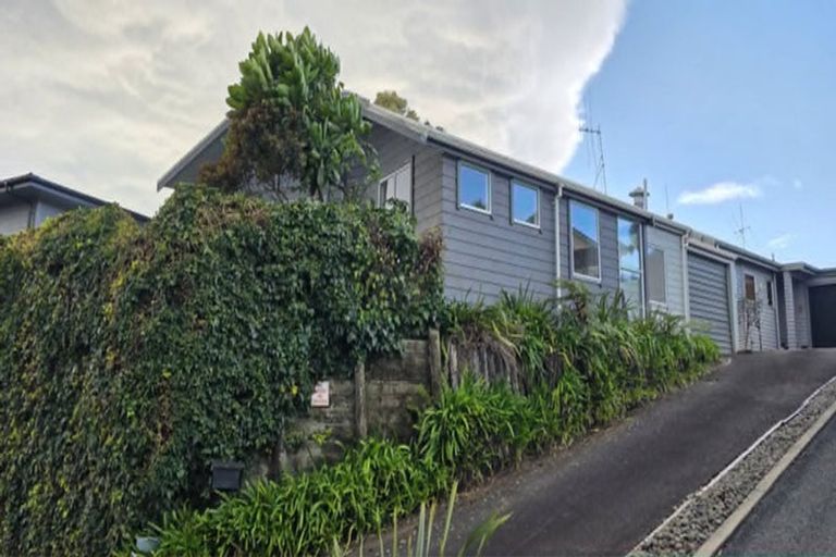 Photo of property in 21 Arden Place, Oakura, 4314