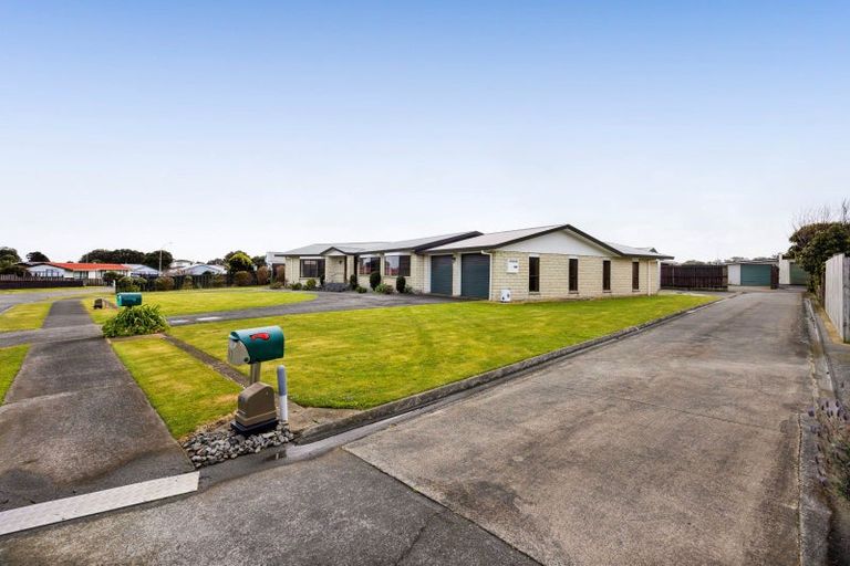 Photo of property in 14 Pohutukawa Drive, Opunake, 4616