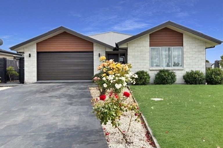 Photo of property in 7 Lewis Close, Rangiora, 7400
