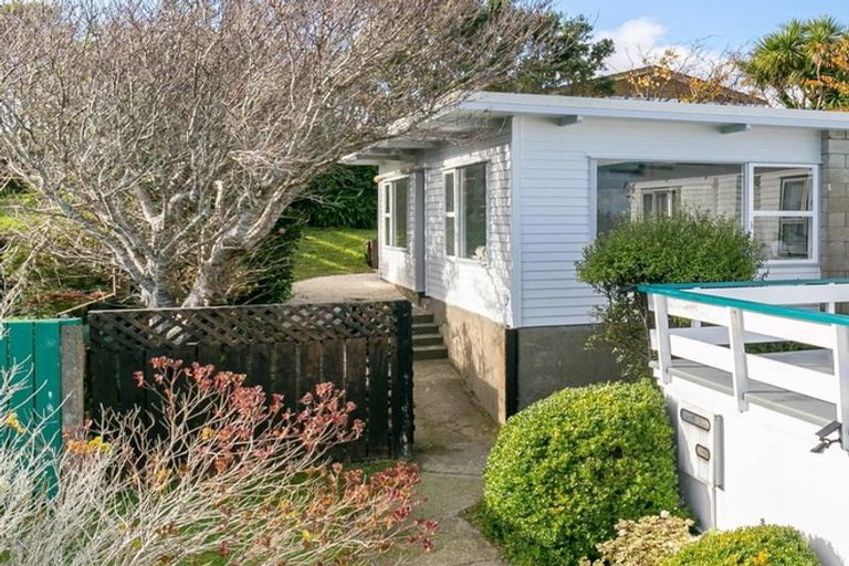 Photo of property in 49 Cypress Drive, Maungaraki, Lower Hutt, 5010