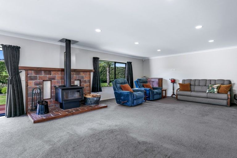 Photo of property in 47 Pohutukawa Drive, Levin, 5571