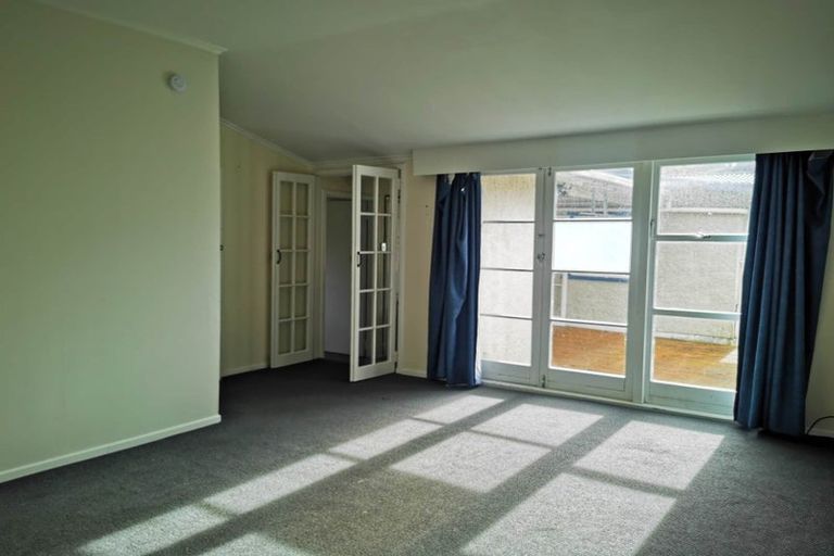 Photo of property in 16a Commodore Parry Road, Castor Bay, Auckland, 0620