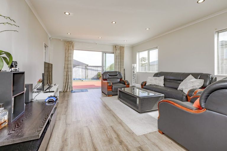 Photo of property in 3 Veneta Close, Flat Bush, Auckland, 2019