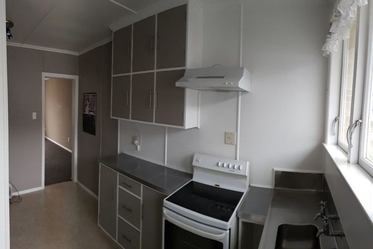 Photo of property in 1/6 Moeraki Road, Maoribank, Upper Hutt, 5018