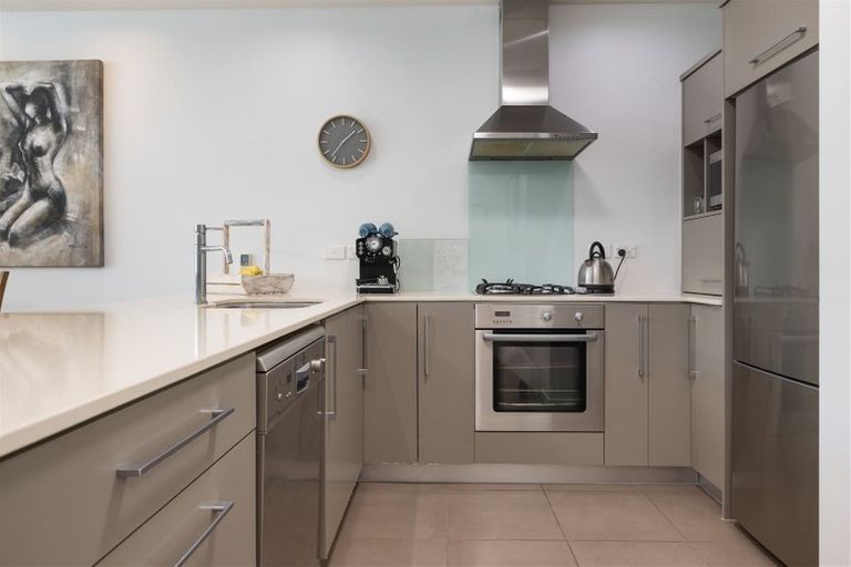 Photo of property in 4/35 Victoria Road, Mount Maunganui, 3116